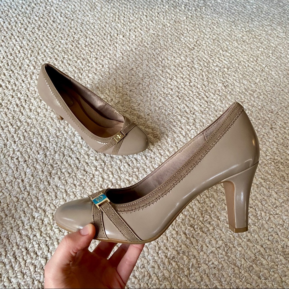 Giani Bernini nude memory foam pumps